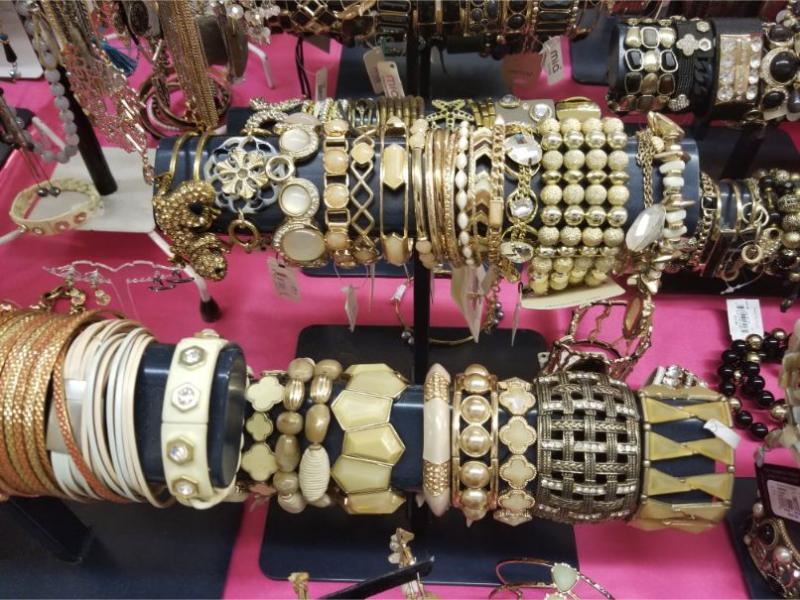200 Massive Jewelry Overstock Blowout Stunning Pieces