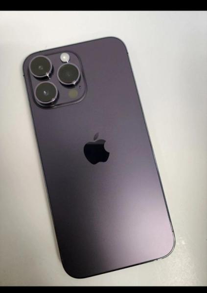 Box of Apple iPhones - (Grade A - Unlocked)
