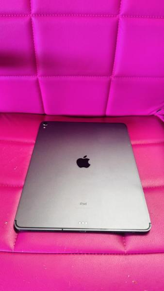 Apple iPad Pro 12.9" 6th Gen, 42 units