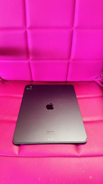 Apple iPad Pro 12.9" 6th Gen, 42 units