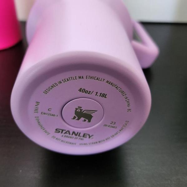 (53) Stanley Quencher 40oz Assorted Colors & Styles